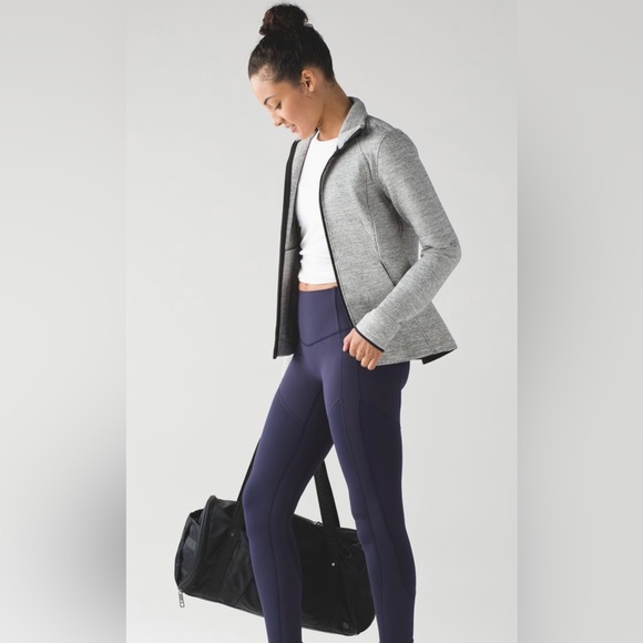 Lululemon Workout Legging - Size 6 - Picture 10 of 11